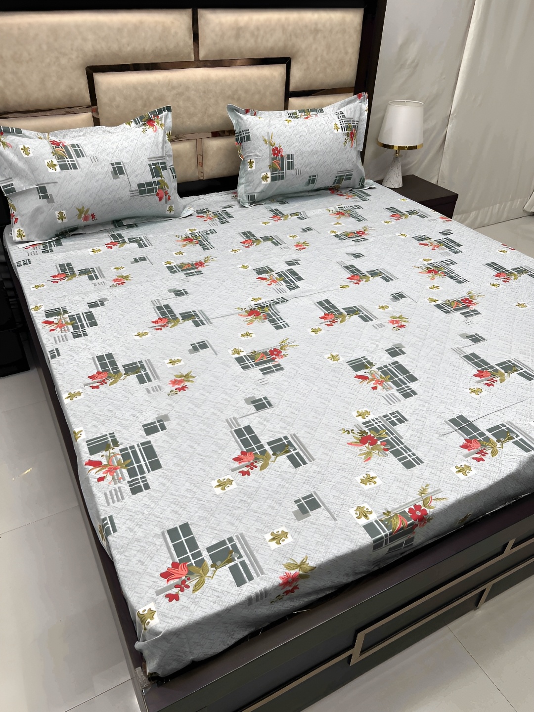 

Pure Decor Grey & Red Floral 300 TC King Bedsheet with 2 Pillow Covers