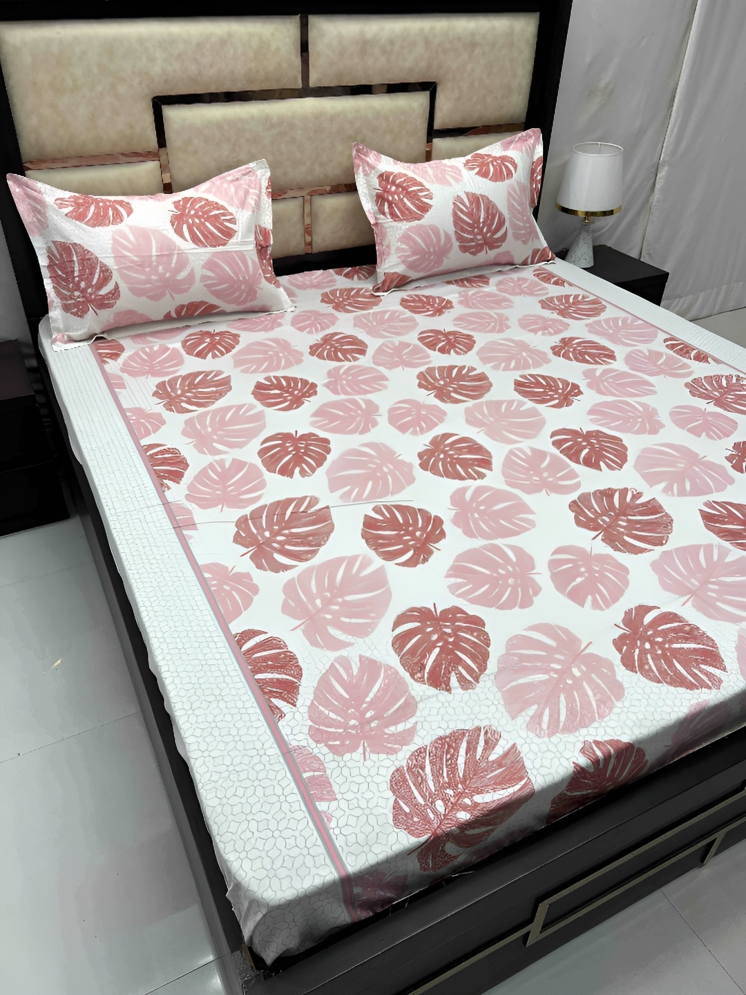 

Pure Decor Pink & White Floral 300 TC King Bedsheet with 2 Pillow Covers