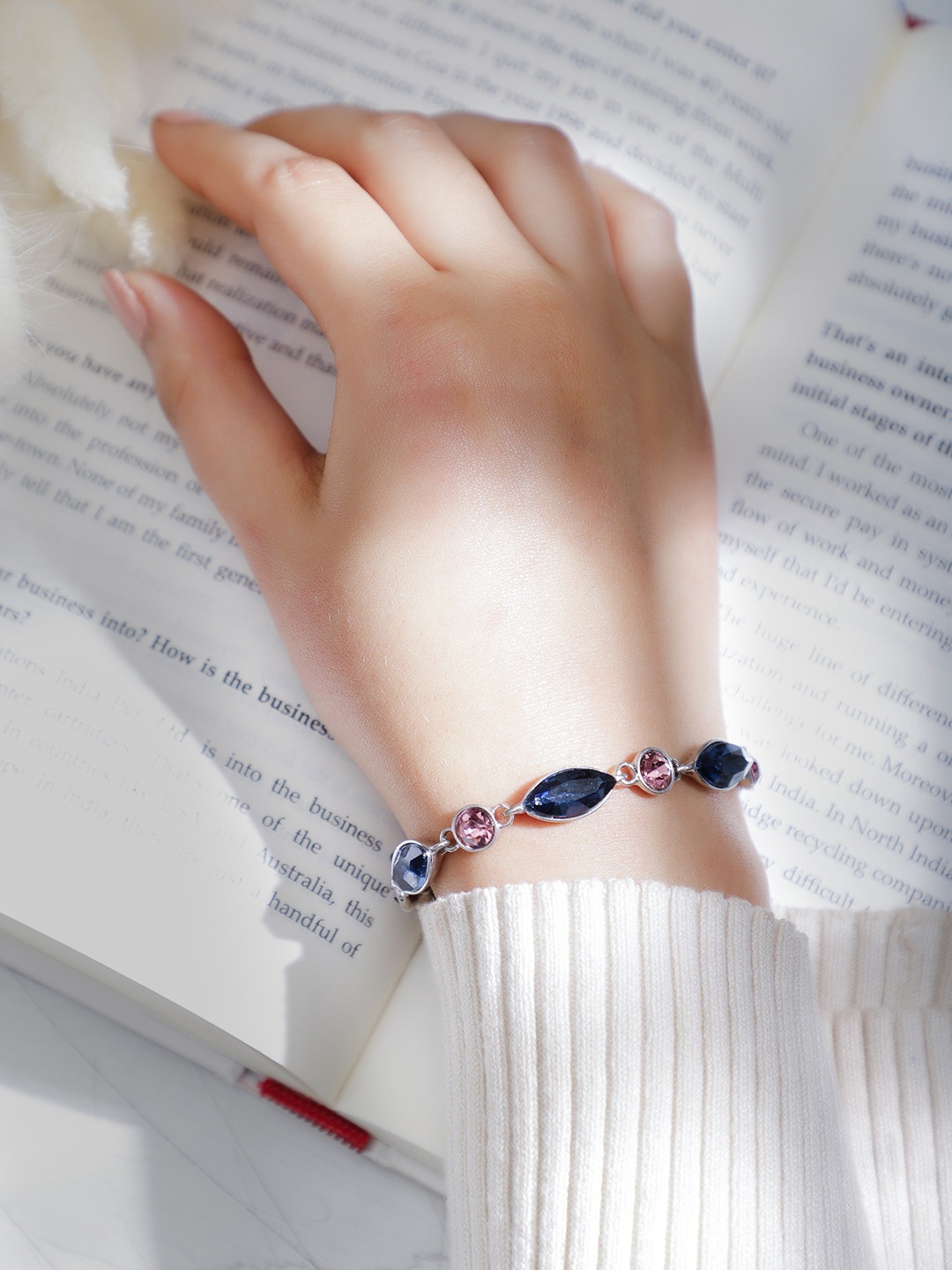 

Rubans Women Brass Cubic Zirconia Handcrafted Rhodium-Plated Link Bracelet, Silver