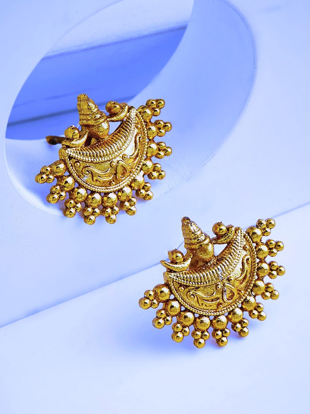 

ATIBELLE Contemporary Studs Earrings, Gold