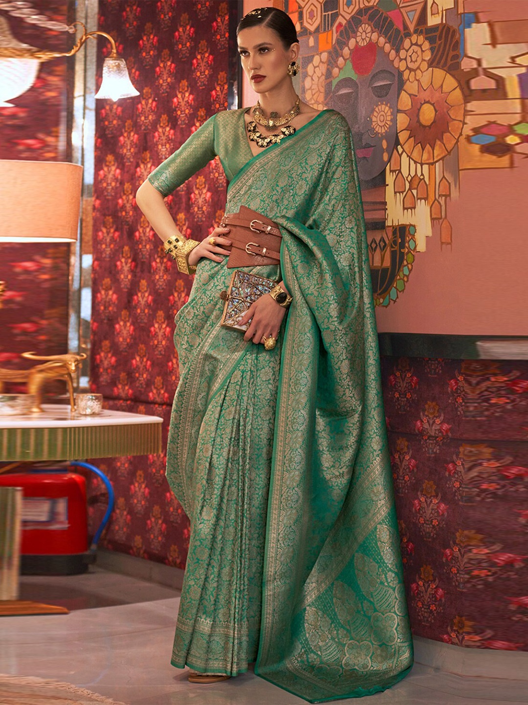 

DEVATITHI Woven Design Zari Silk Blend Kanjeevaram Saree, Green