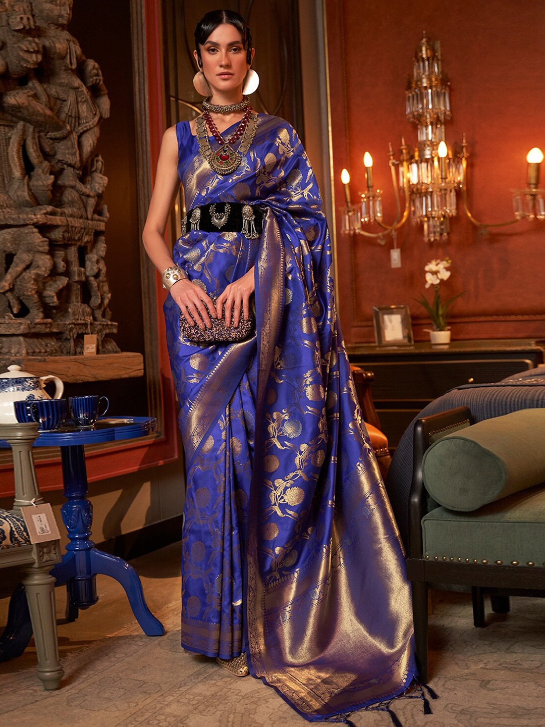 

DEVATITHI Woven Design Schiffli Silk Blend Belted Kanjeevaram Saree, Blue