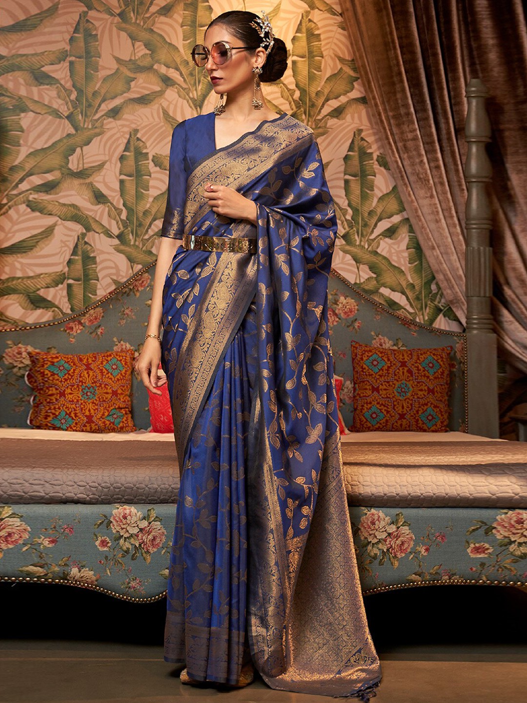 

DEVATITHI Woven Design Zari Silk Blend Kanjeevaram Saree, Blue