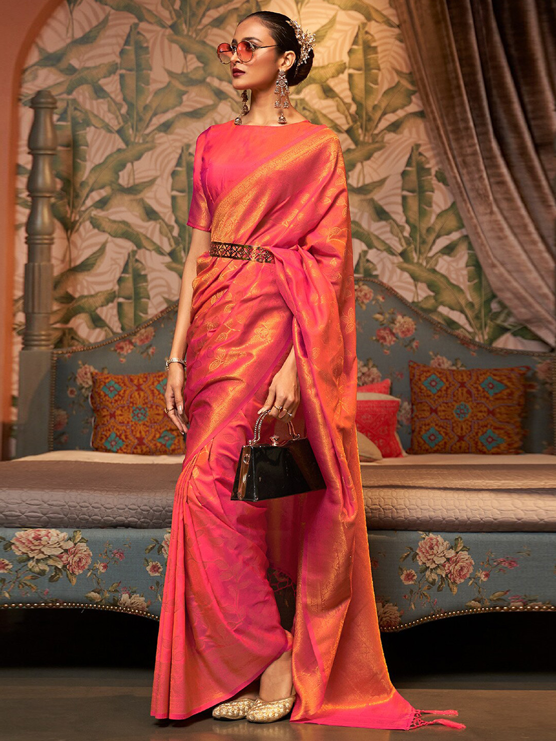 

DEVATITHI Woven Design Zari Silk Blend Kanjeevaram Saree, Pink