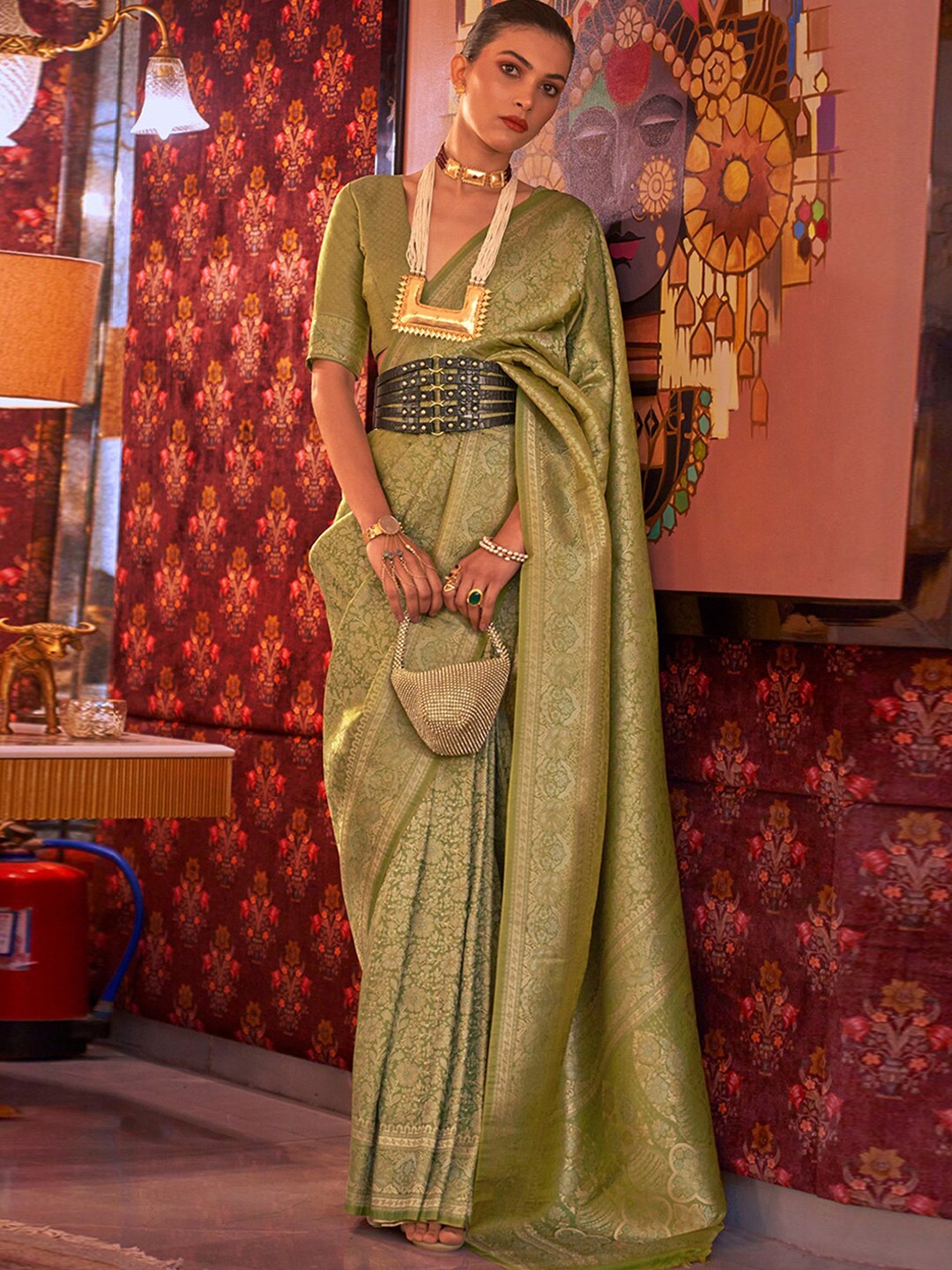 

DEVATITHI Woven Design Zari Silk Blend Kanjeevaram Saree, Green