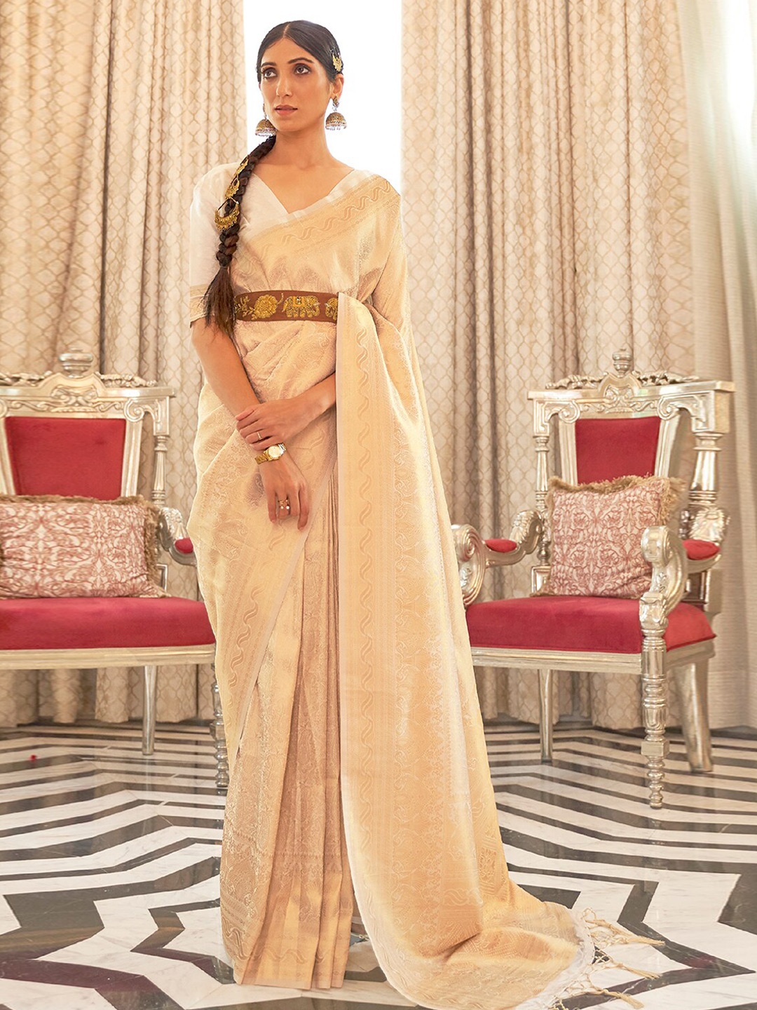 

DEVATITHI Woven Design Zari Silk Blend Belted Kanjeevaram Saree, Cream