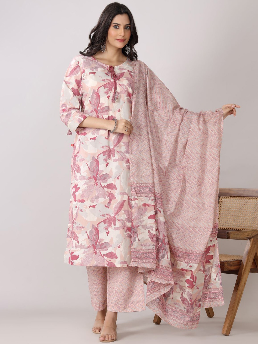 

VASVI Women Floral Printed Regular Kurta with Pyjamas & With Dupatta, Rose