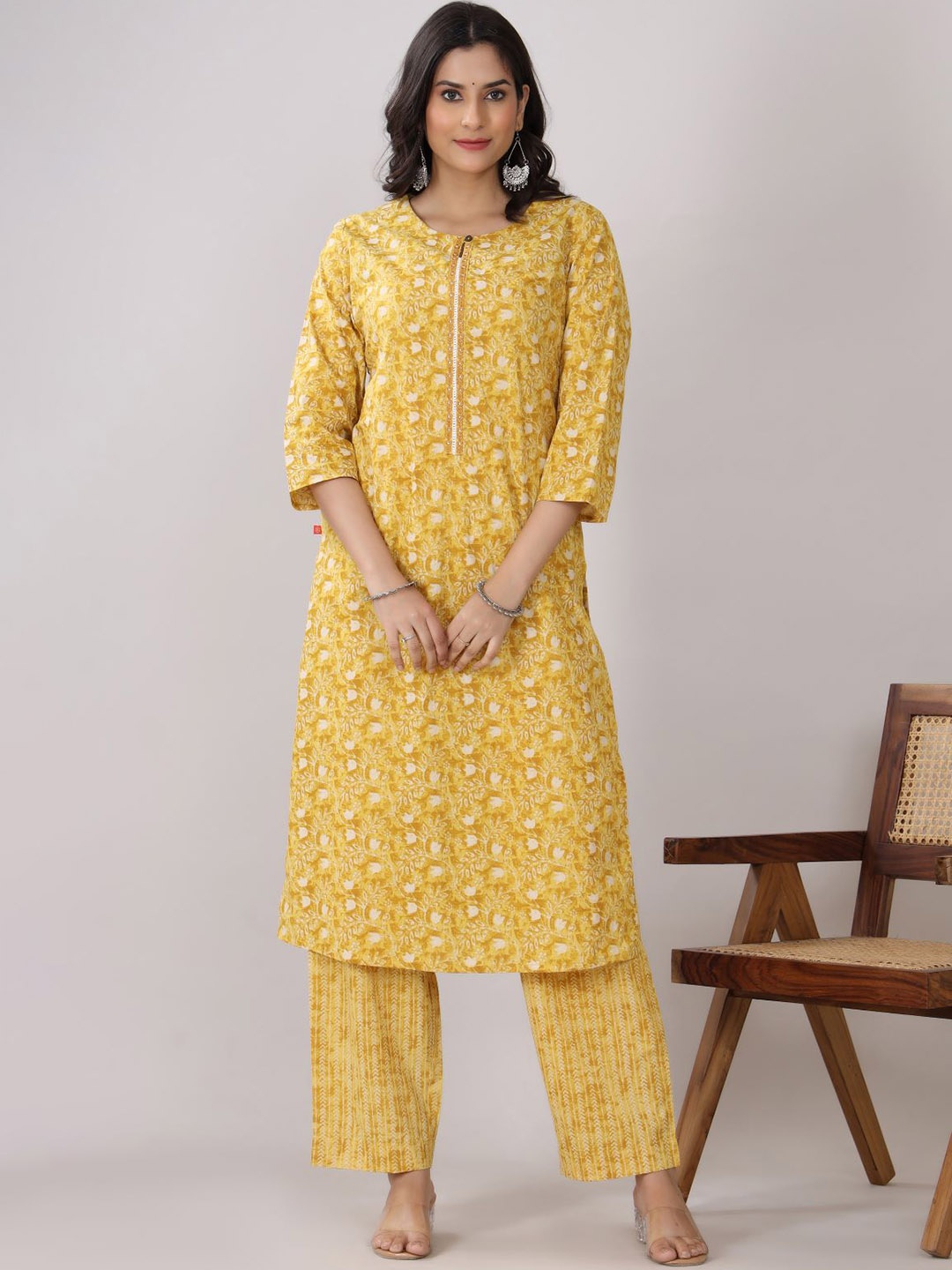 

VASVI Women Floral Printed Regular Thread Work Kurta with Trousers, Yellow