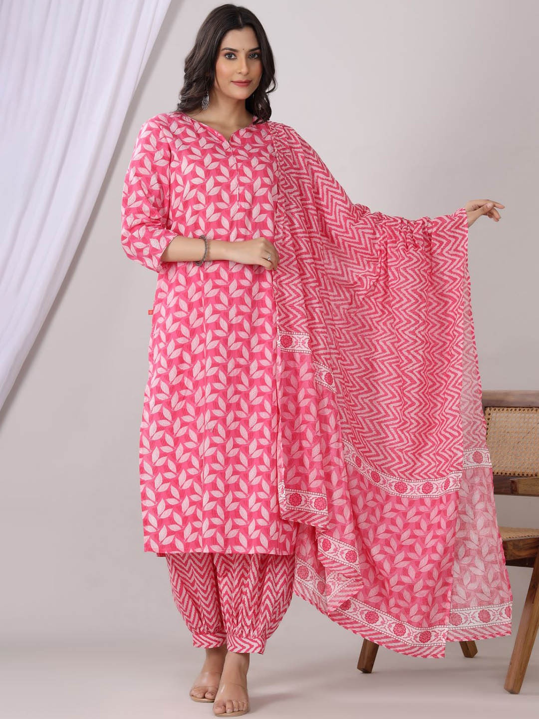 

VASVI Women Floral Printed Regular Kurta with Salwar & With Dupatta, Pink