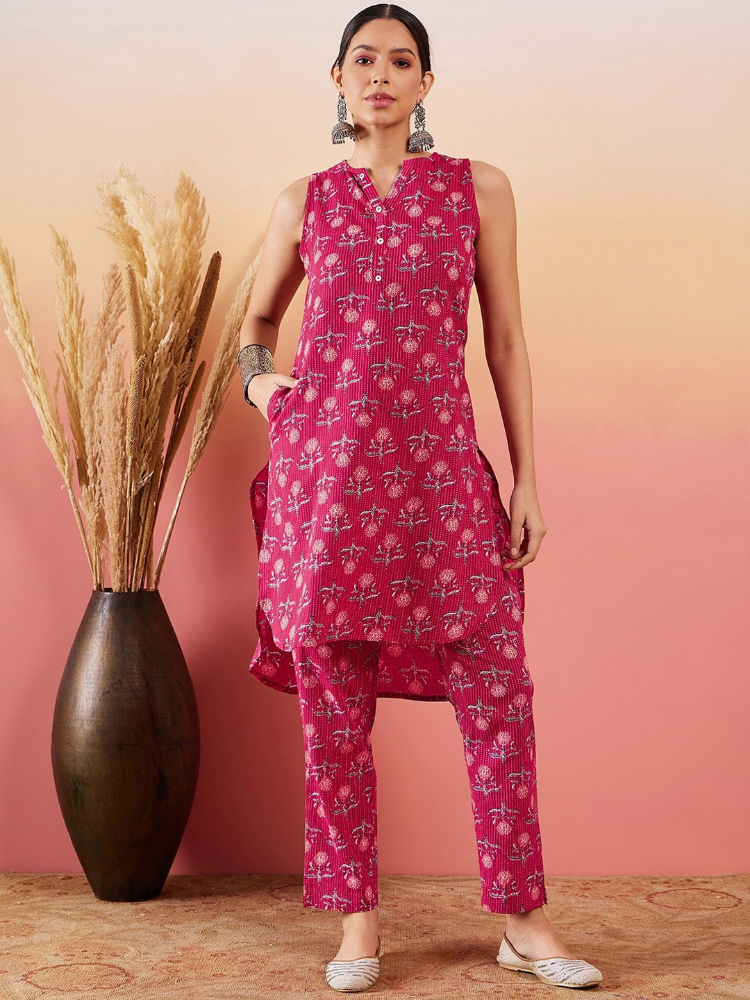 

InWeave Women Floral Printed Regular Pure Cotton Kurta with Trousers, Red