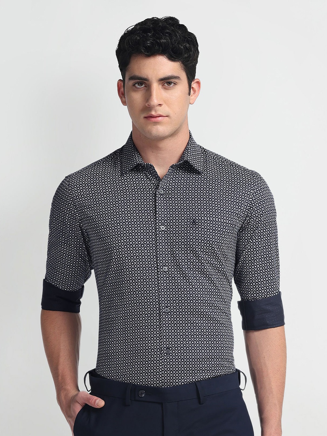 

Arrow Men Slim Fit Floral Opaque Printed Formal Shirt, Blue