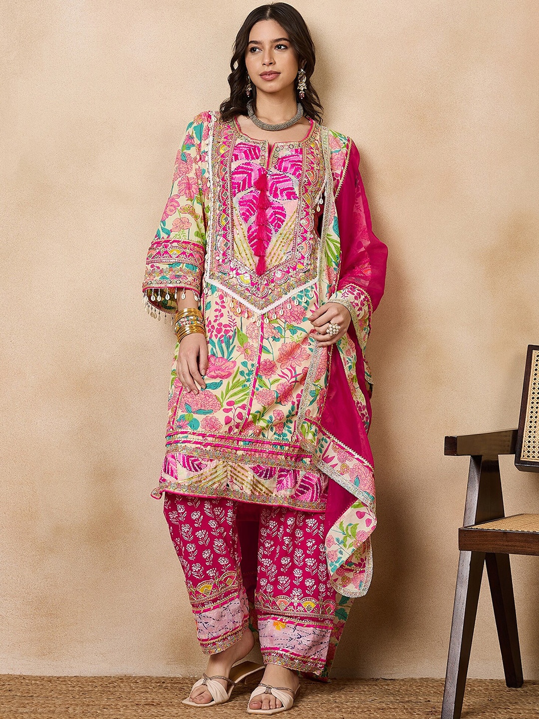 

KAVINDI Women Ethnic Motifs Embroidered Regular Kantha Work Pure Cotton Kurta with Salwar & With Dupatta, Cream