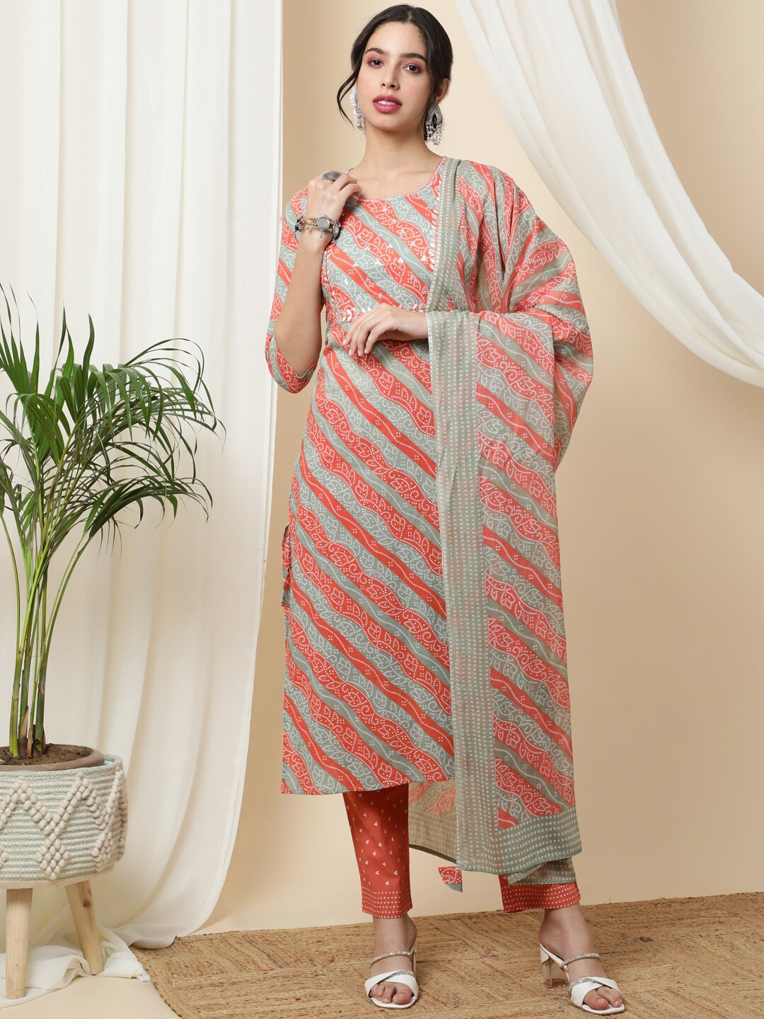 

GULMOHAR JAIPUR Women Bandhani Printed Regular Thread Work Pure Cotton Kurta with Palazzos & With Dupatta, Rust