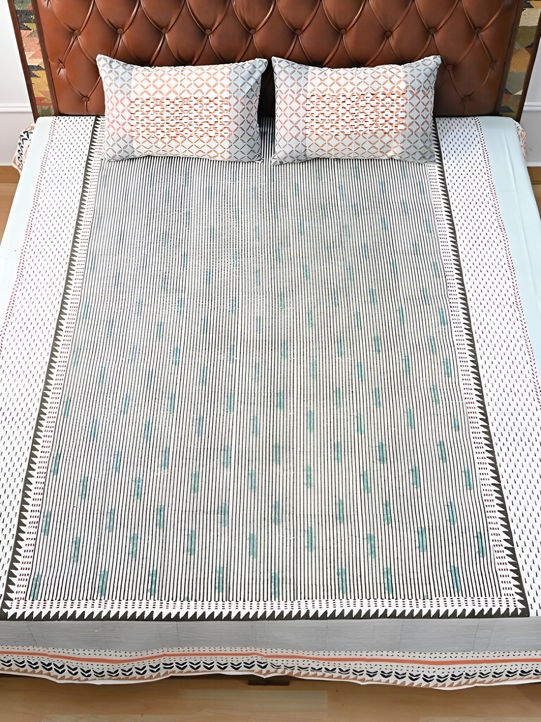 

Art Avenue White & Blue Geometric 120 TC King Bedsheet with 2 Pillow Covers