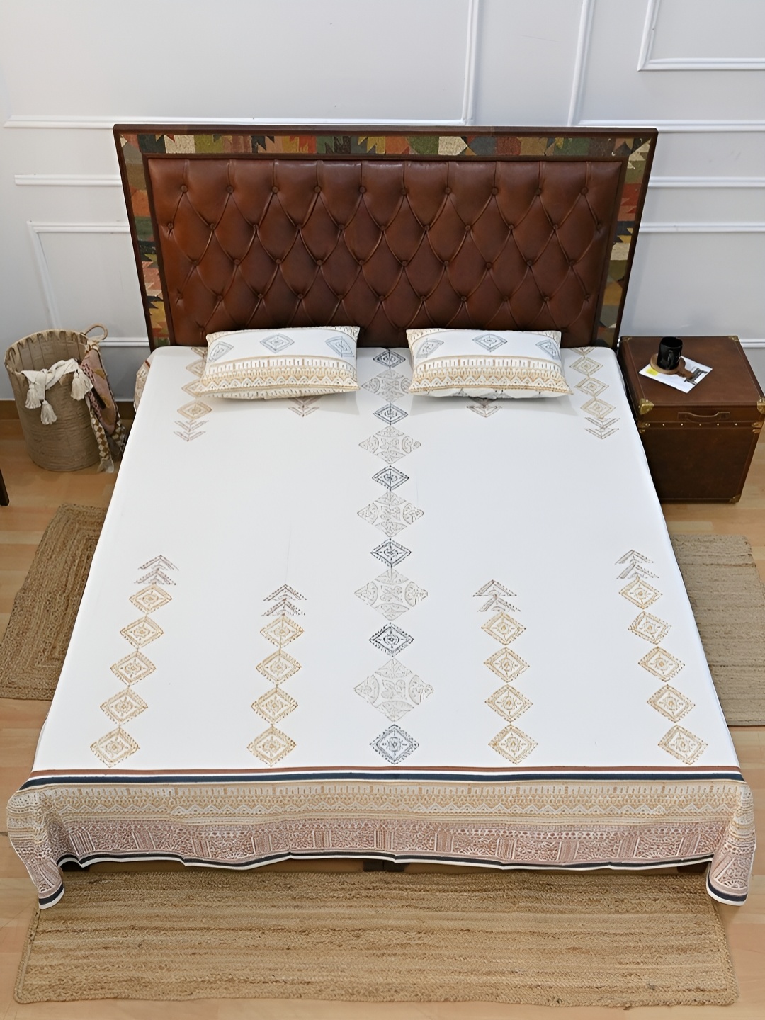 

Art Avenue Blue & White Geometric 120 TC Queen Bedsheet with 2 Pillow Covers