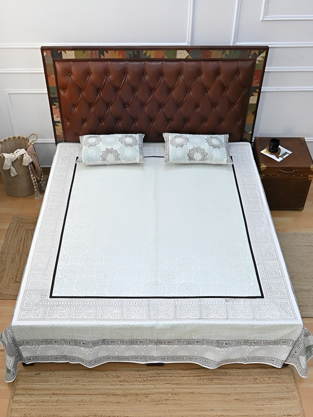 

Art Avenue Grey & White Floral 120 TC Queen Bedsheet with 2 Pillow Covers