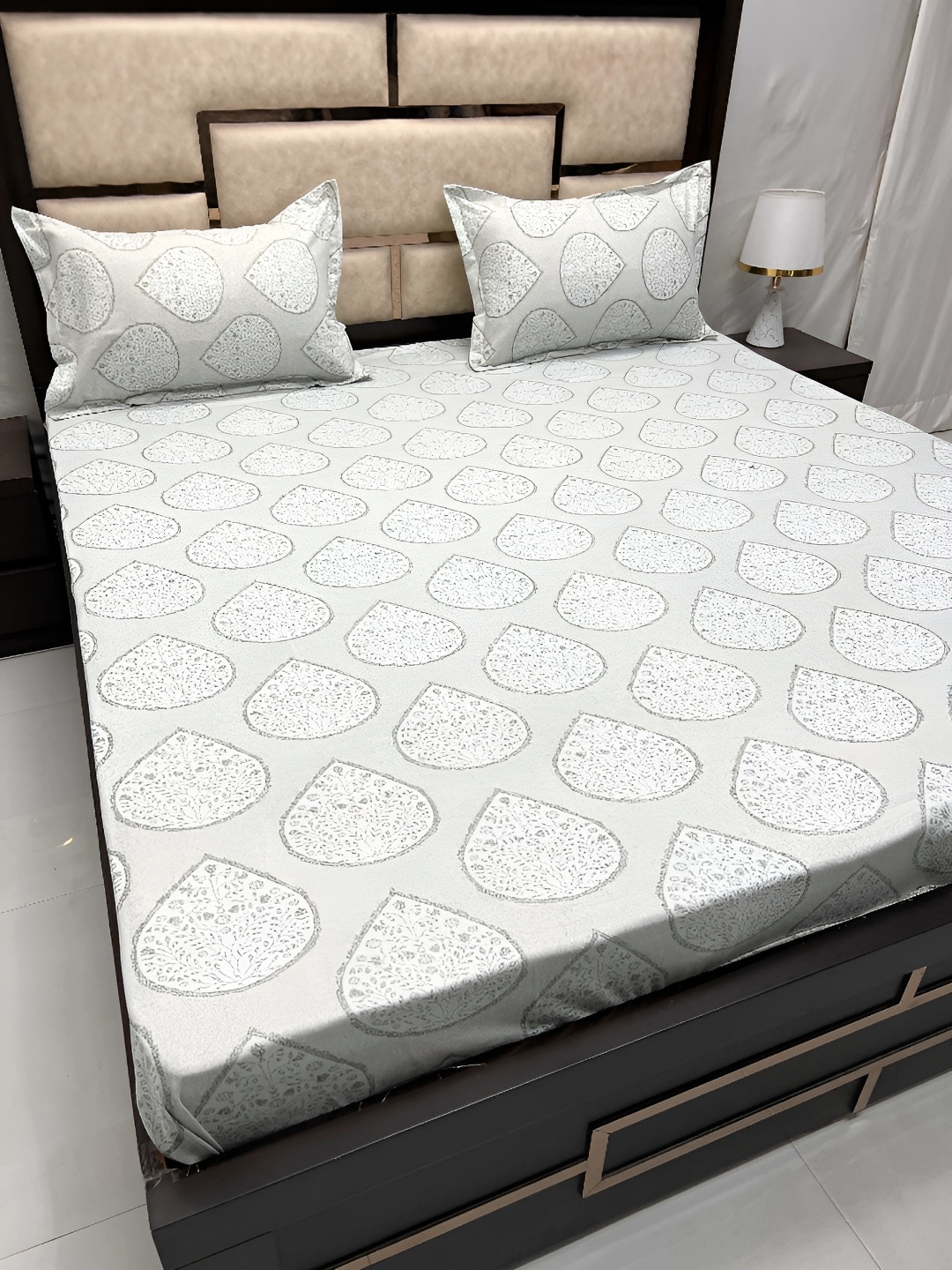 

Pure Decor Grey & White Floral 260 TC Queen Bedsheet with 2 Pillow Covers