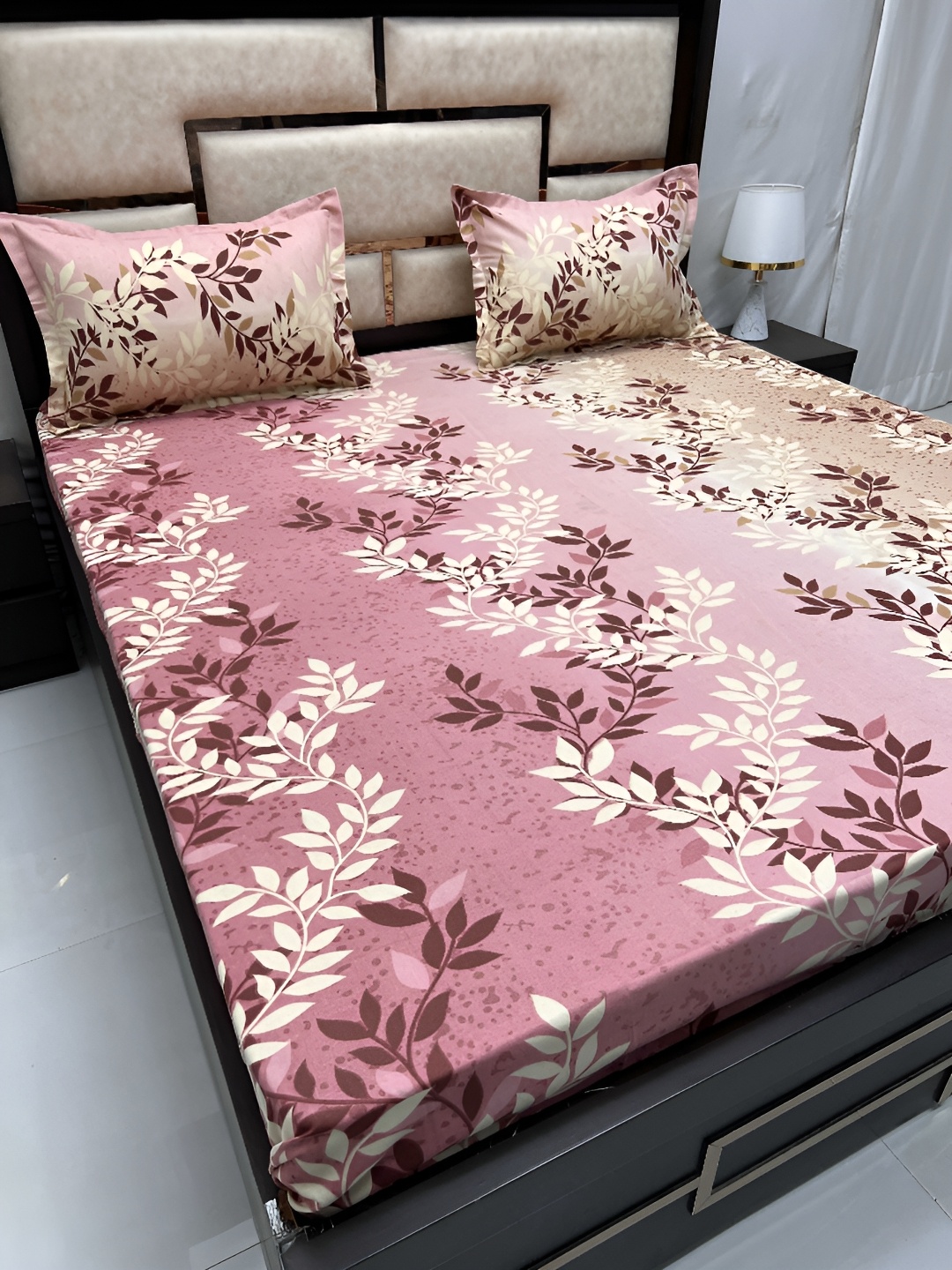 

Pure Decor Pink & White Floral 260 TC Queen Bedsheet with 2 Pillow Covers