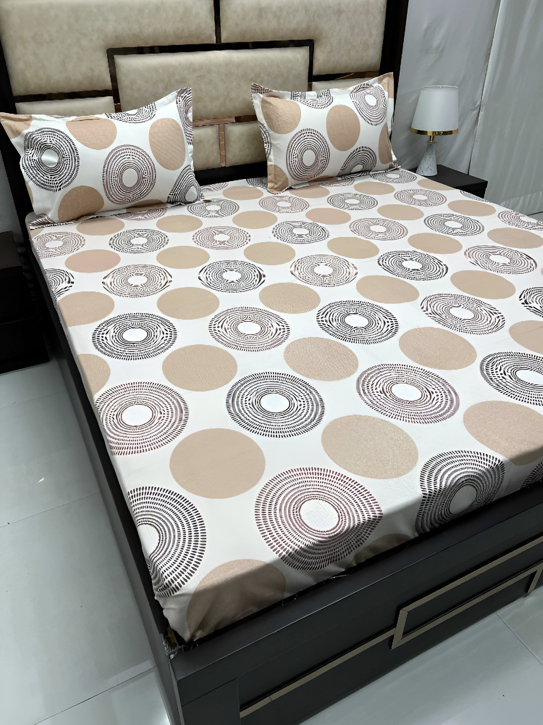 

Pure Decor Brown & White Geometric 260 TC Queen Bedsheet with 2 Pillow Covers