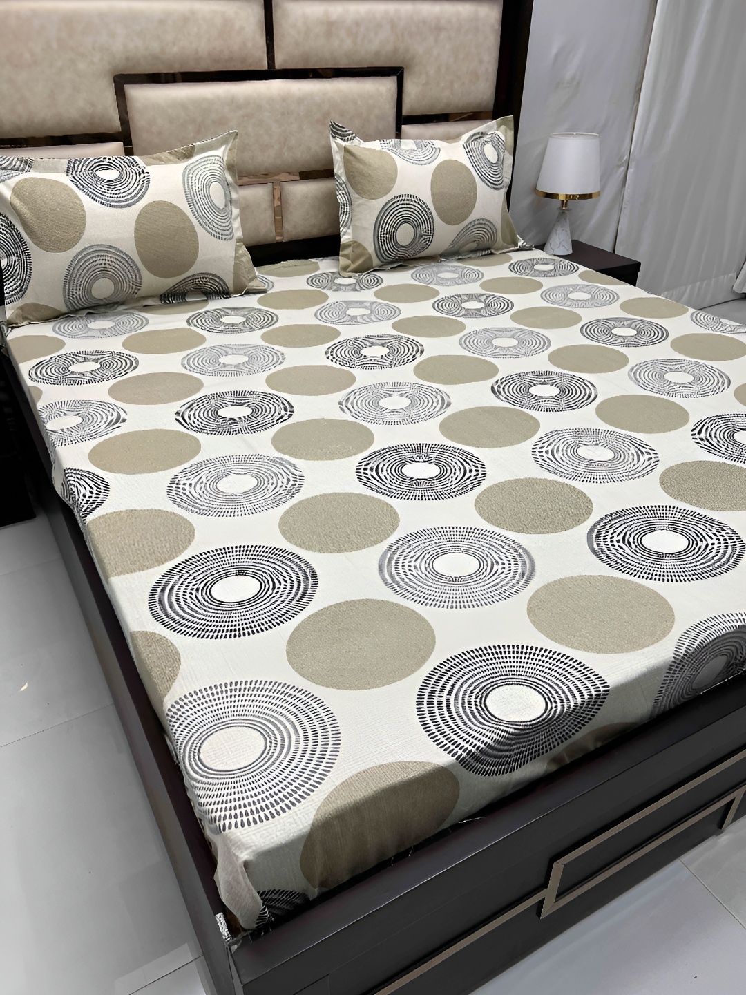 

Pure Decor White & Blue 260 TC Queen Bedsheet with 2 Pillow Covers