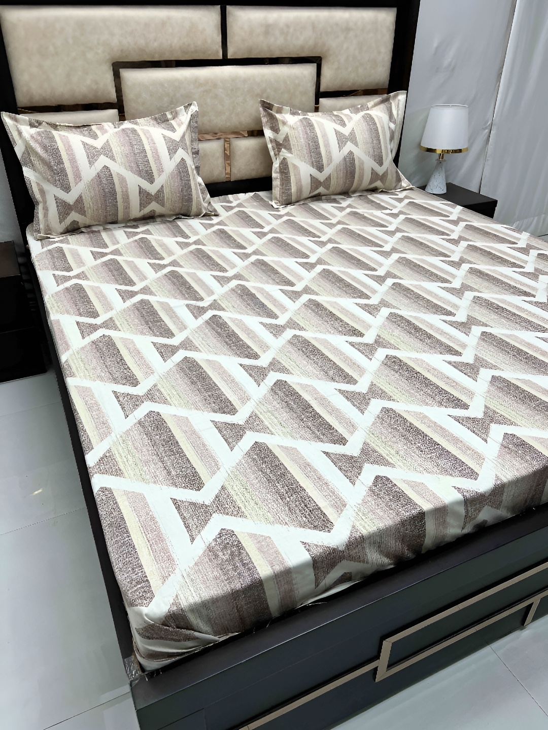

Pure Decor Brown & White 260 TC Queen Bedsheet with 2 Pillow Covers