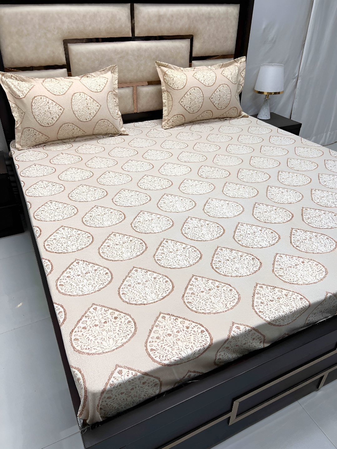 

Pure Decor Cream-Coloured & White Floral 260 TC Queen Bedsheet with 2 Pillow Covers