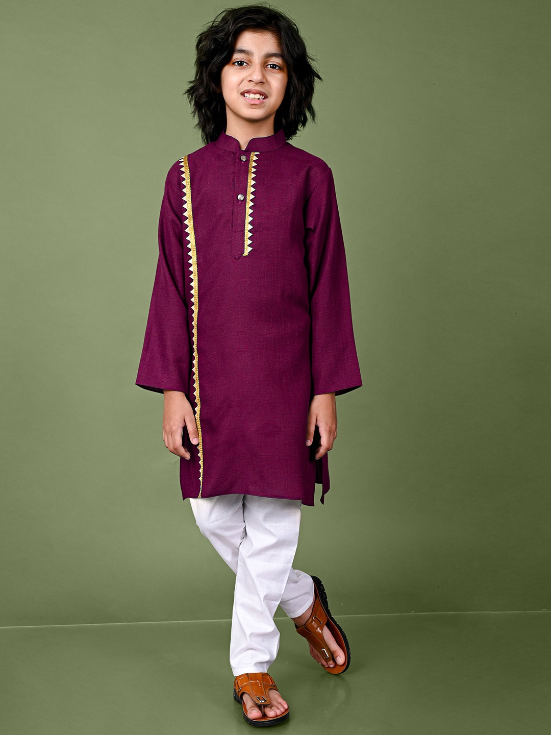 

VESHAM Boys Geometric Striped Cold-Shoulder Sleeves Thread Work Kurta, Burgundy