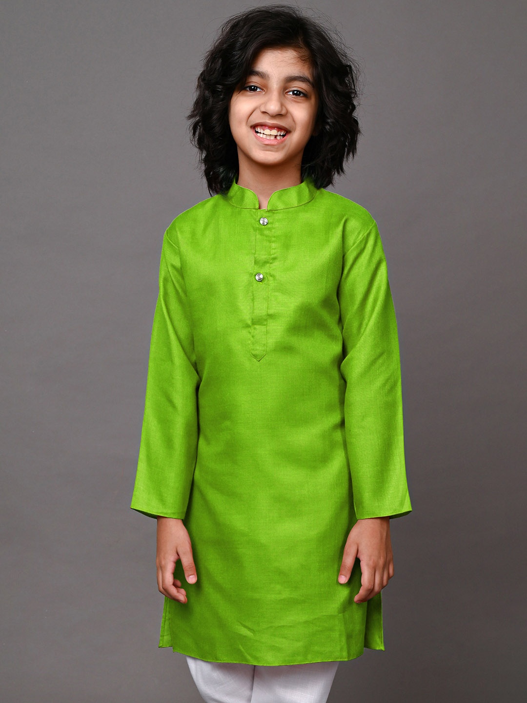 

VESHAM Boys Flared Sleeves Thread Work Kurta, Green