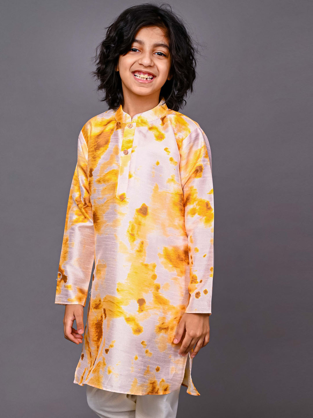 

VESHAM Boys Floral Yoke Design Flared Sleeves Thread Work Kurta, Yellow