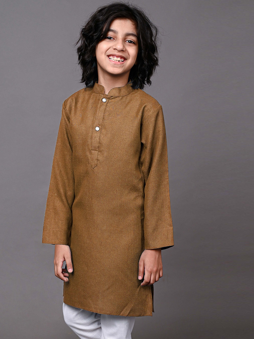 

VESHAM Boys Flared Sleeves Thread Work Kurta, Khaki