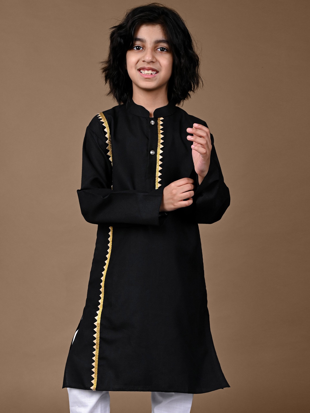 

VESHAM Boys Thread Work Kurta, Black