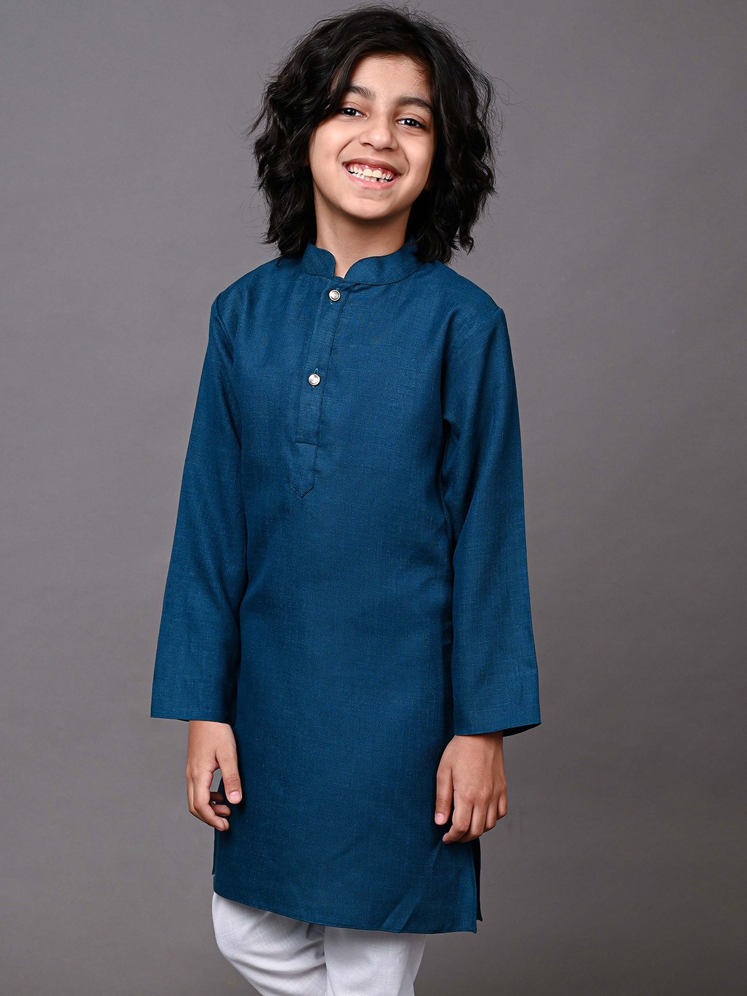 

VESHAM Boys Flared Sleeves Thread Work Kurta, Green