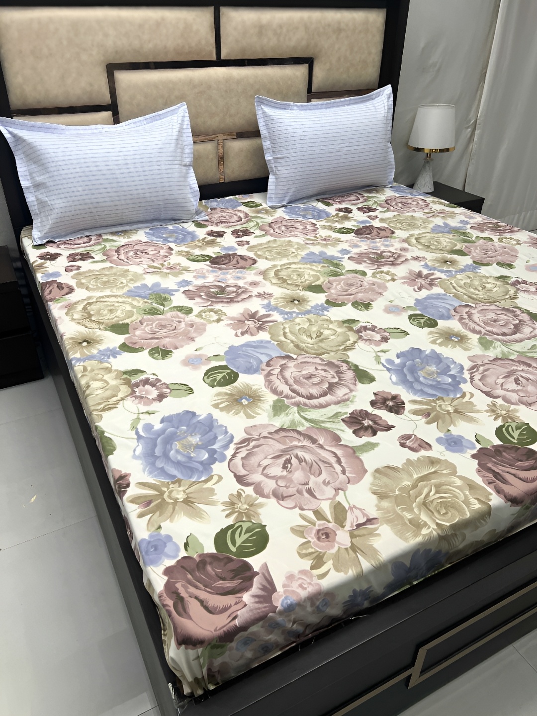 

Pure Decor Blue & Green Floral 260 TC King Bedsheet with 2 Pillow Covers
