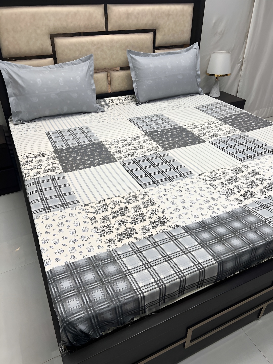 

Pure Decor Grey & White Floral 260 TC King Bedsheet with 2 Pillow Covers