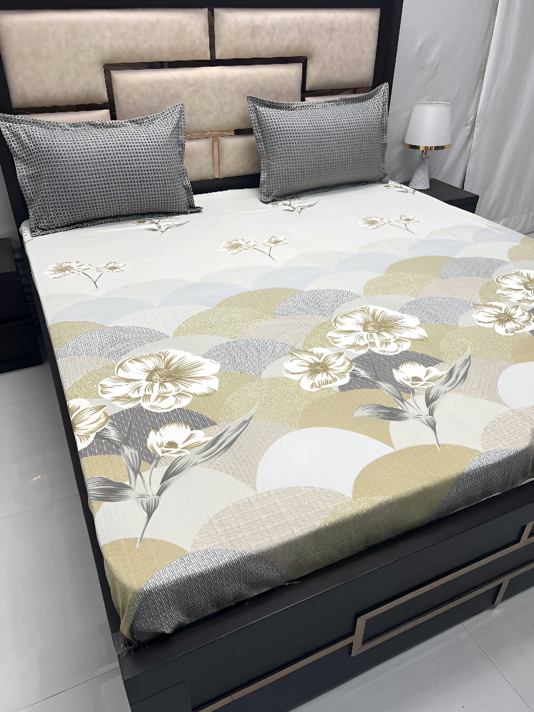 

Pure Decor White & Blue Floral 260 TC King Bedsheet with 2 Pillow Covers
