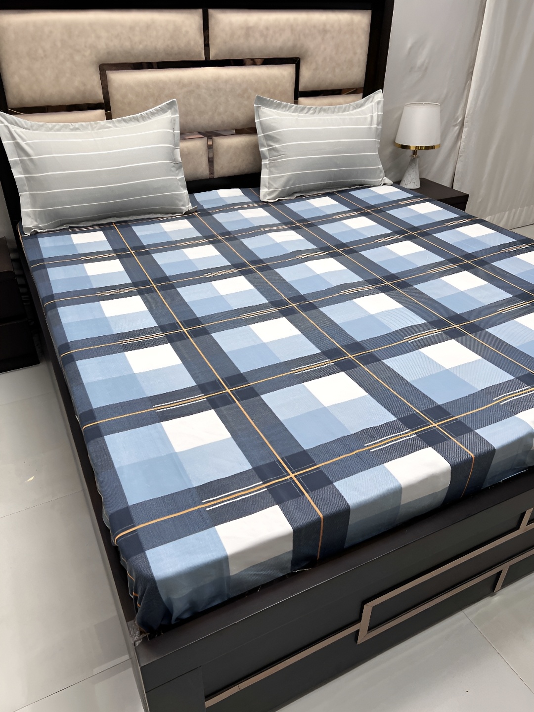 

Pure Decor Blue & Grey Geometric 260 TC King Bedsheet with 2 Pillow Covers