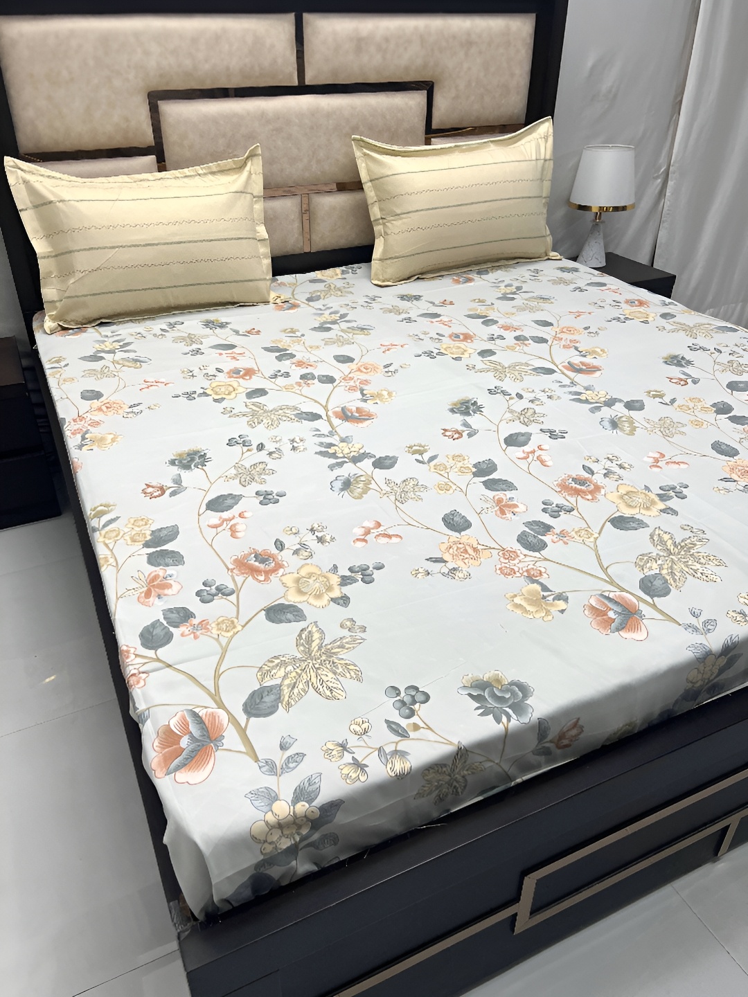 

Pure Decor Green & Peach-Coloured Floral 260 TC King Bedsheet with 2 Pillow Covers