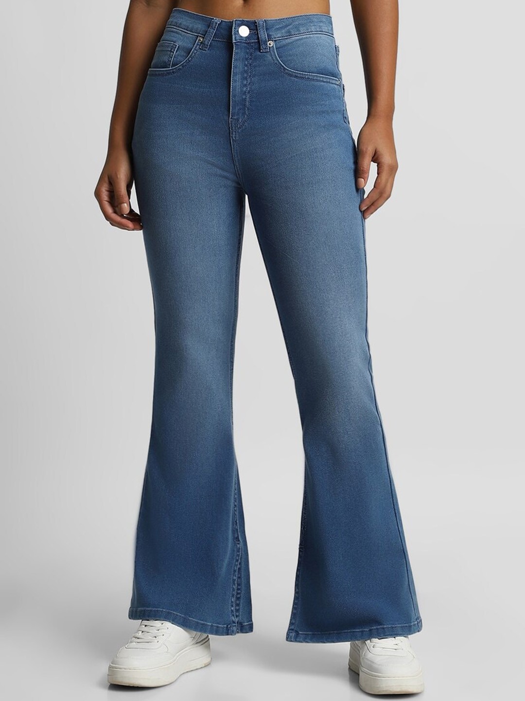 

FOREVER 21 Women Flared Light Fade Jeans, Blue
