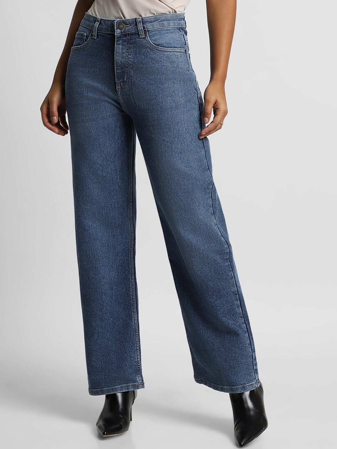 

FOREVER 21 Women Flared Clean Look Light Fade Stretchable Jeans, Blue