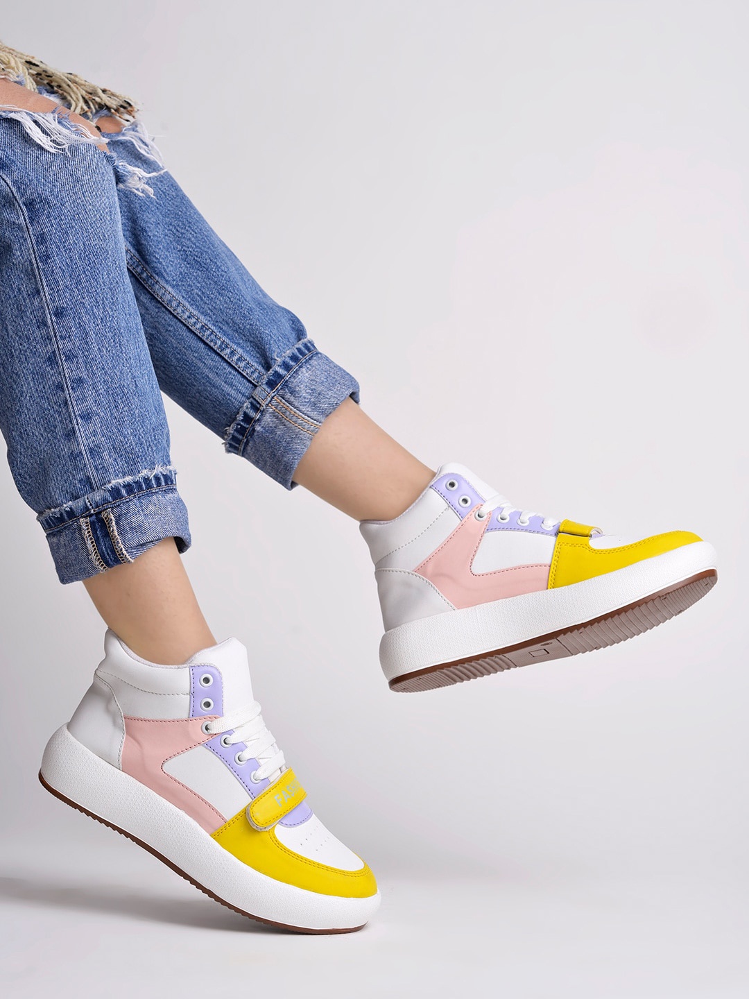 

Shoetopia Girls Printed Sneakers, White