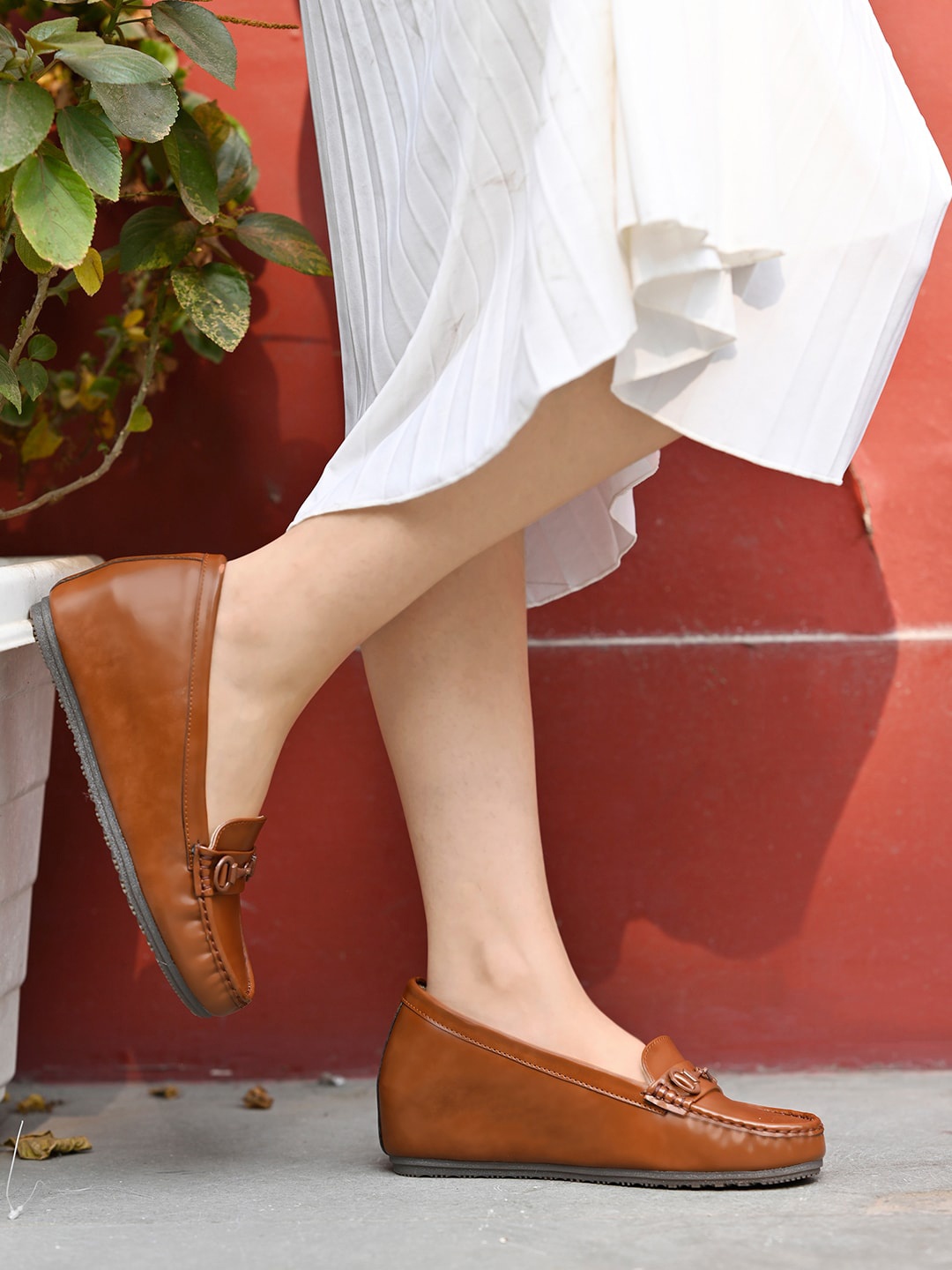 

Shoetopia Girls Textured Fashion, Tan