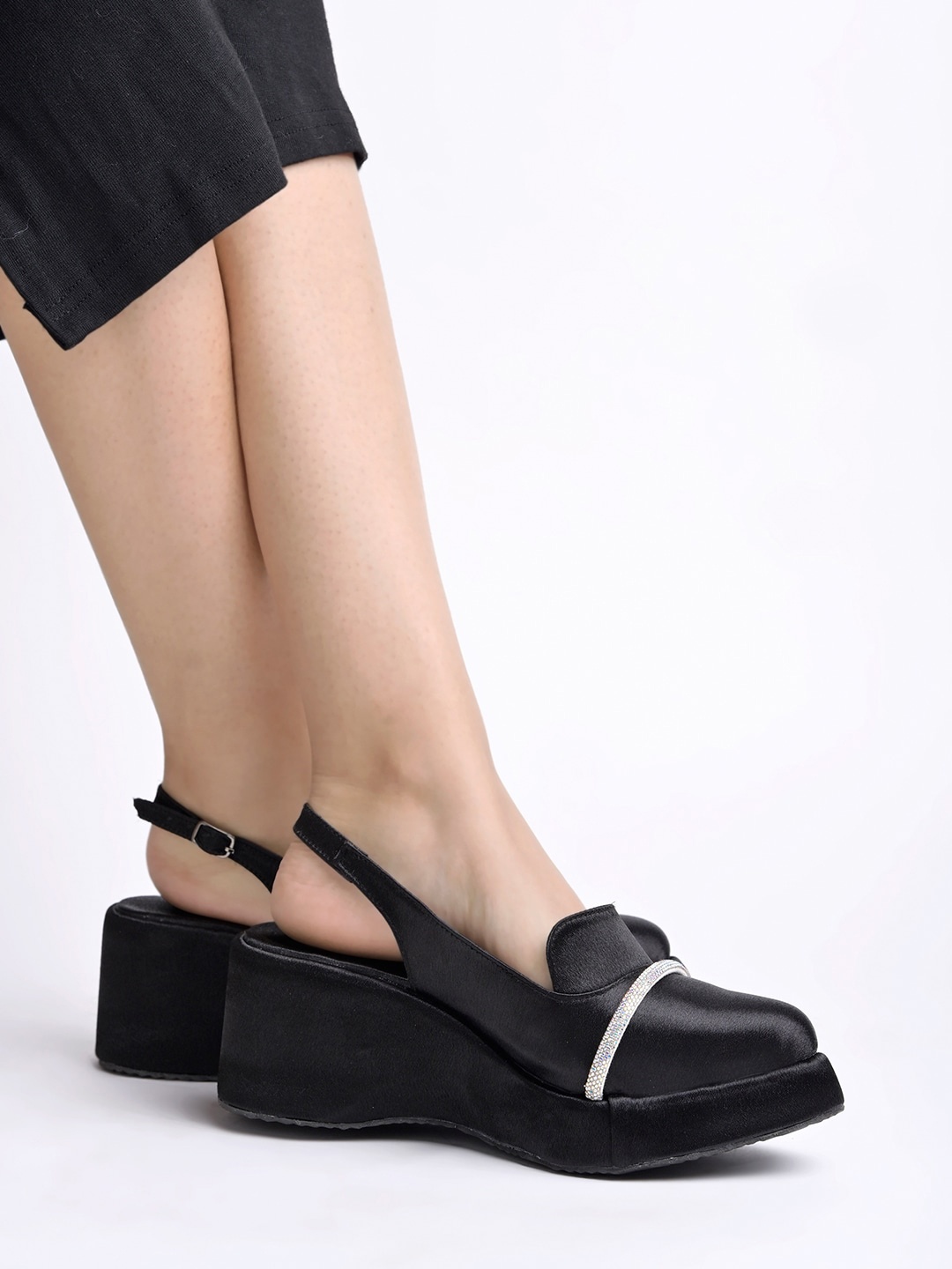 

Shoetopia Girls Colourblocked Party Flatform Mules, Black