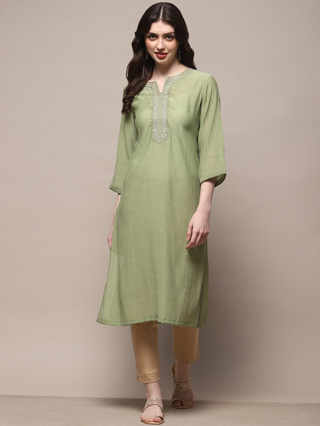 

Biba Women Keyhole Neck Thread Work Kurta, Green