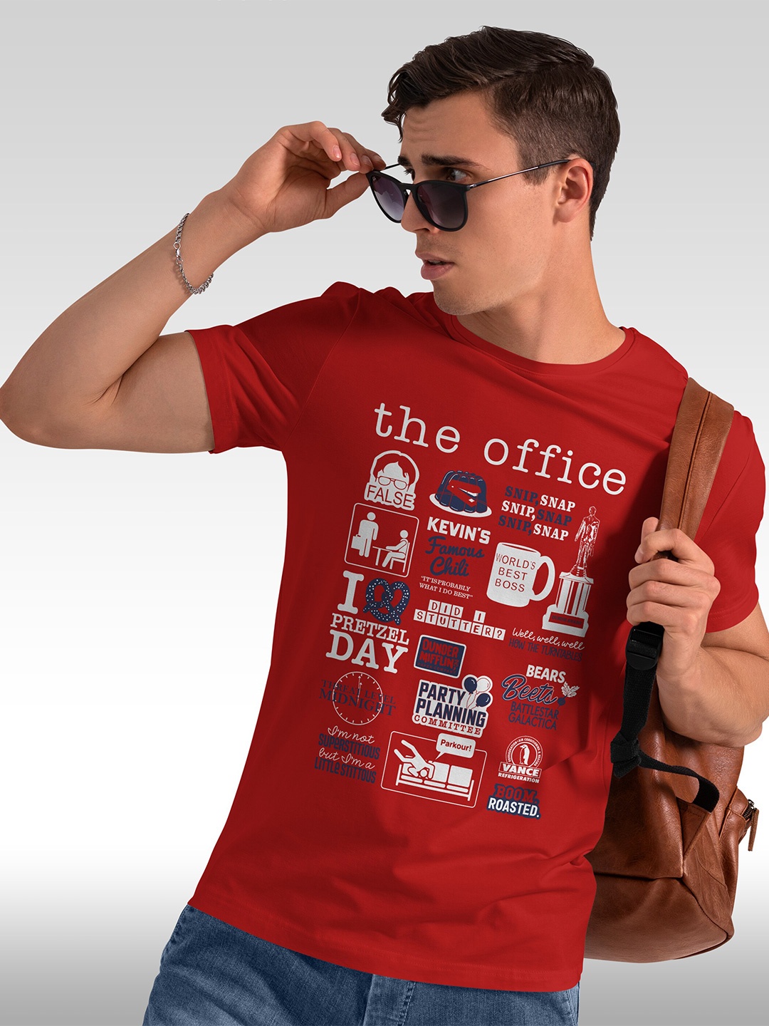 

BAESD Men Typography Printed Raw Edge T-shirt, Red
