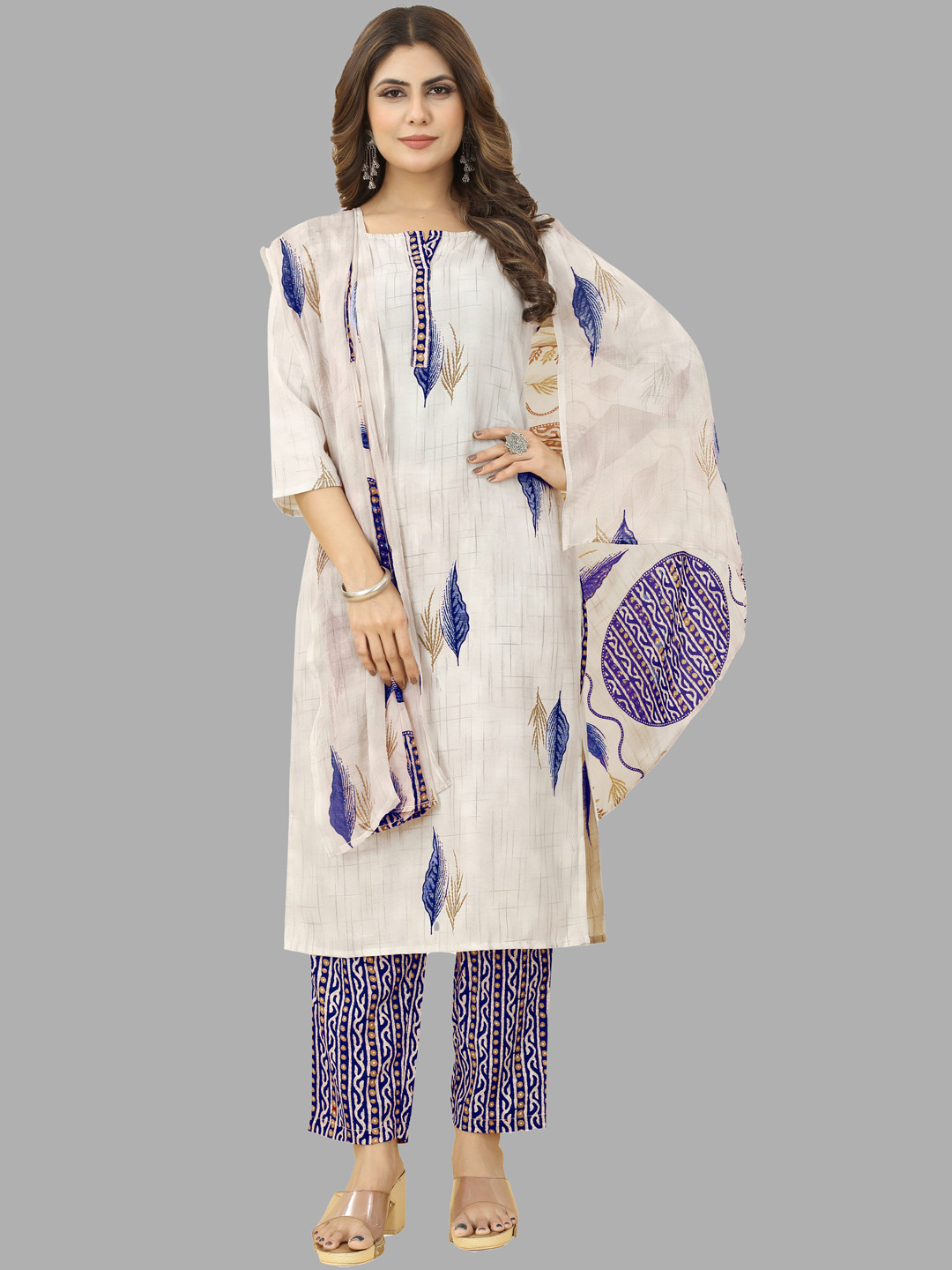 

Kiwie Women Floral Printed Regular Kurta with Trousers & With Dupatta, Blue