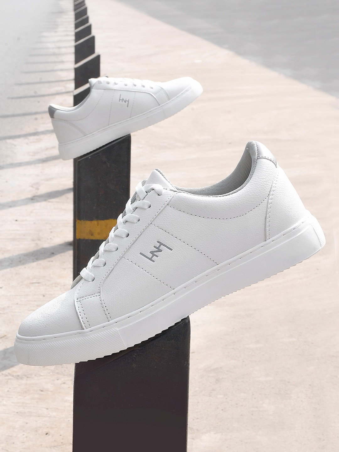

Heris & Hemly Men PU Sneakers, White