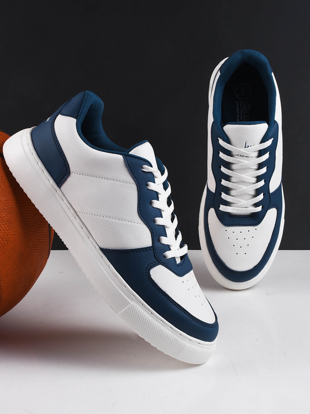 

Heris & Hemly Men Colourblocked PU Sneakers, White
