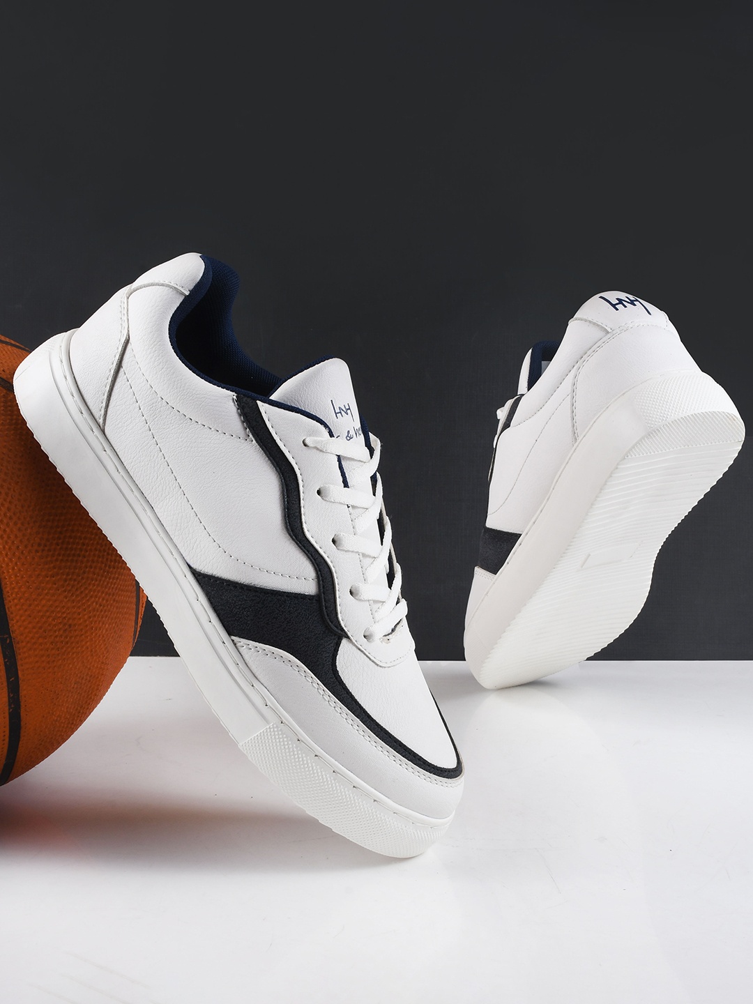 

Heris & Hemly Men PU Sneakers, White
