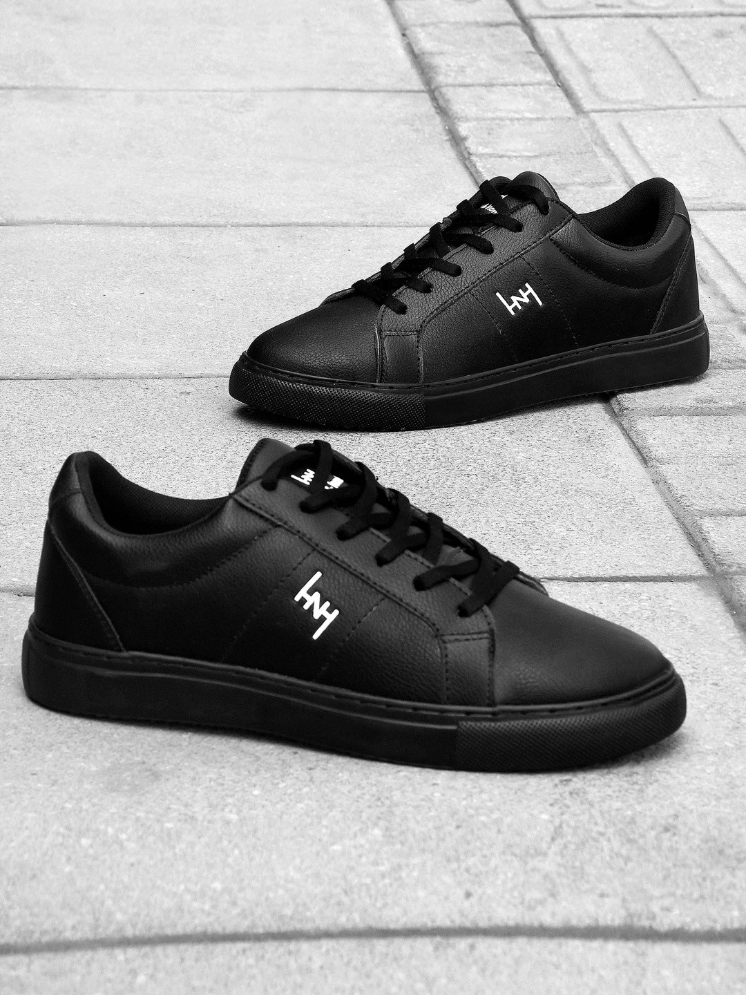 

Heris & Hemly Men PU Sneakers, Black