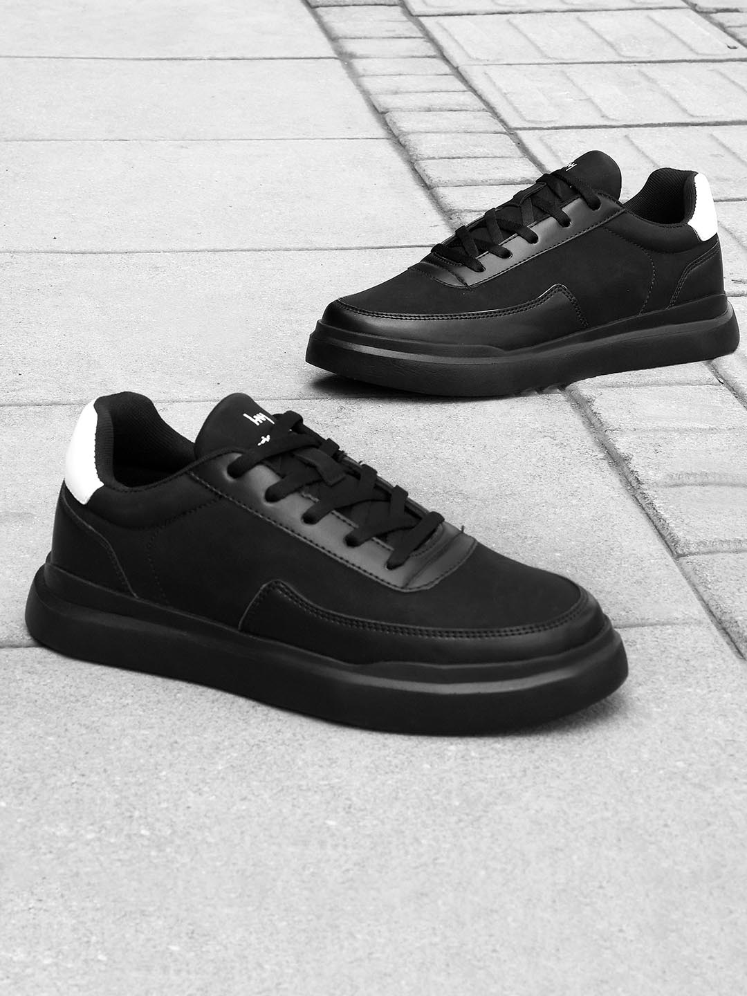 

Heris & Hemly Men PU Sneakers, Black